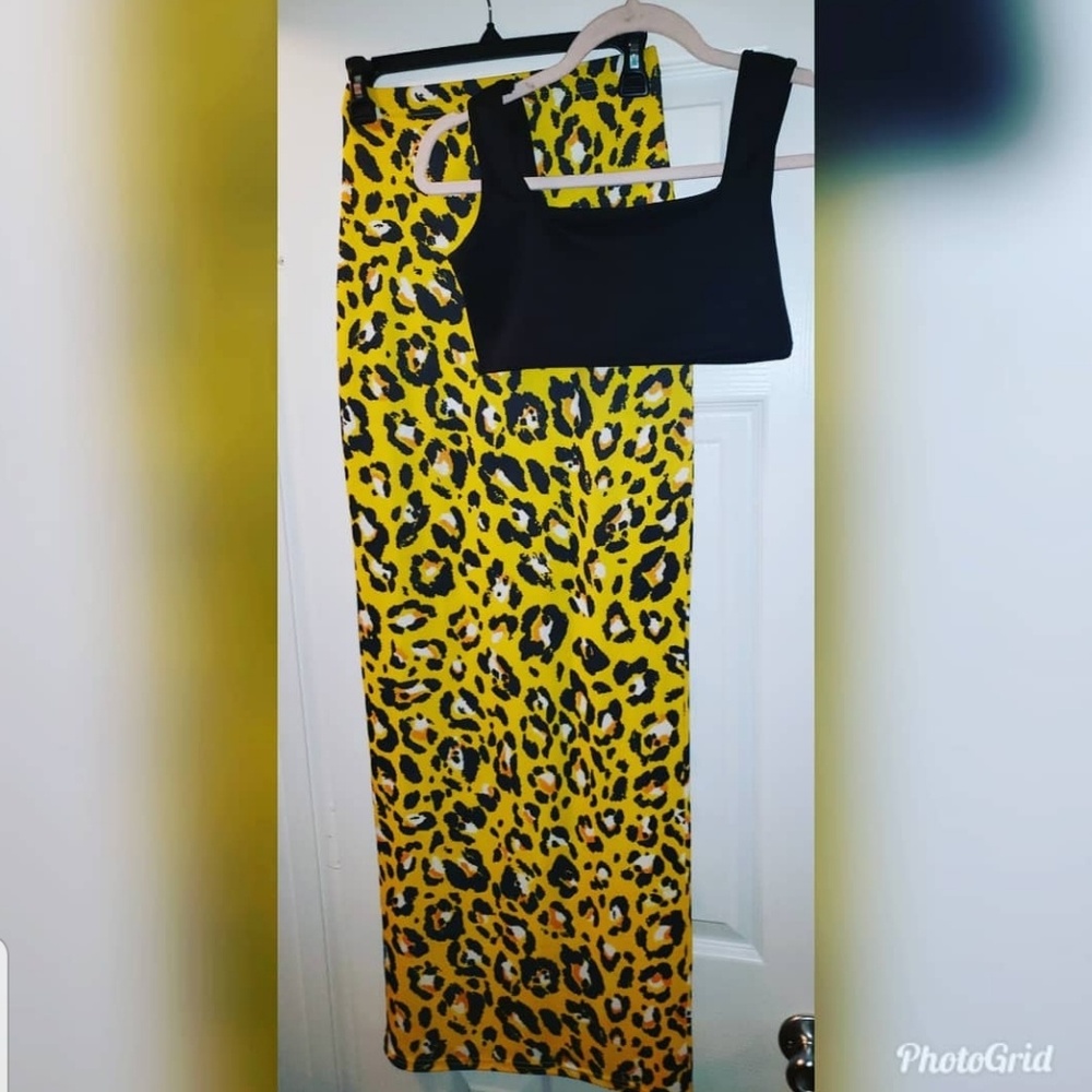 Leopard print midi bodycon skirt